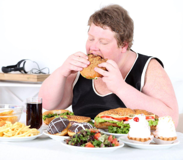 آیا سریع غذا خوردن باعث می‌شود کمتر احساس سیری داشته باشید؟ 